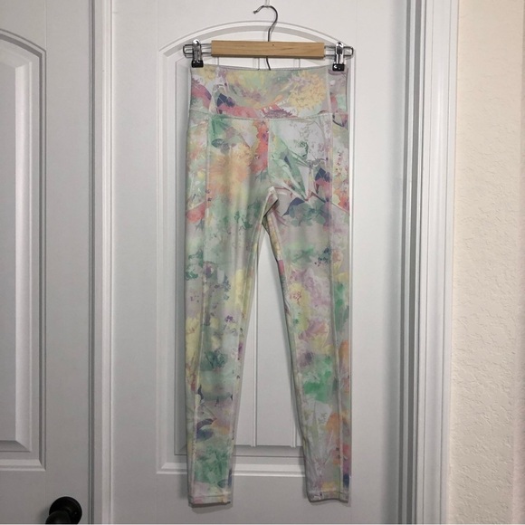 Victoria's Secret Flow On Point Pockets Legging in Pastel Rainbow Leaves Sz 4 - Picture 2 of 16